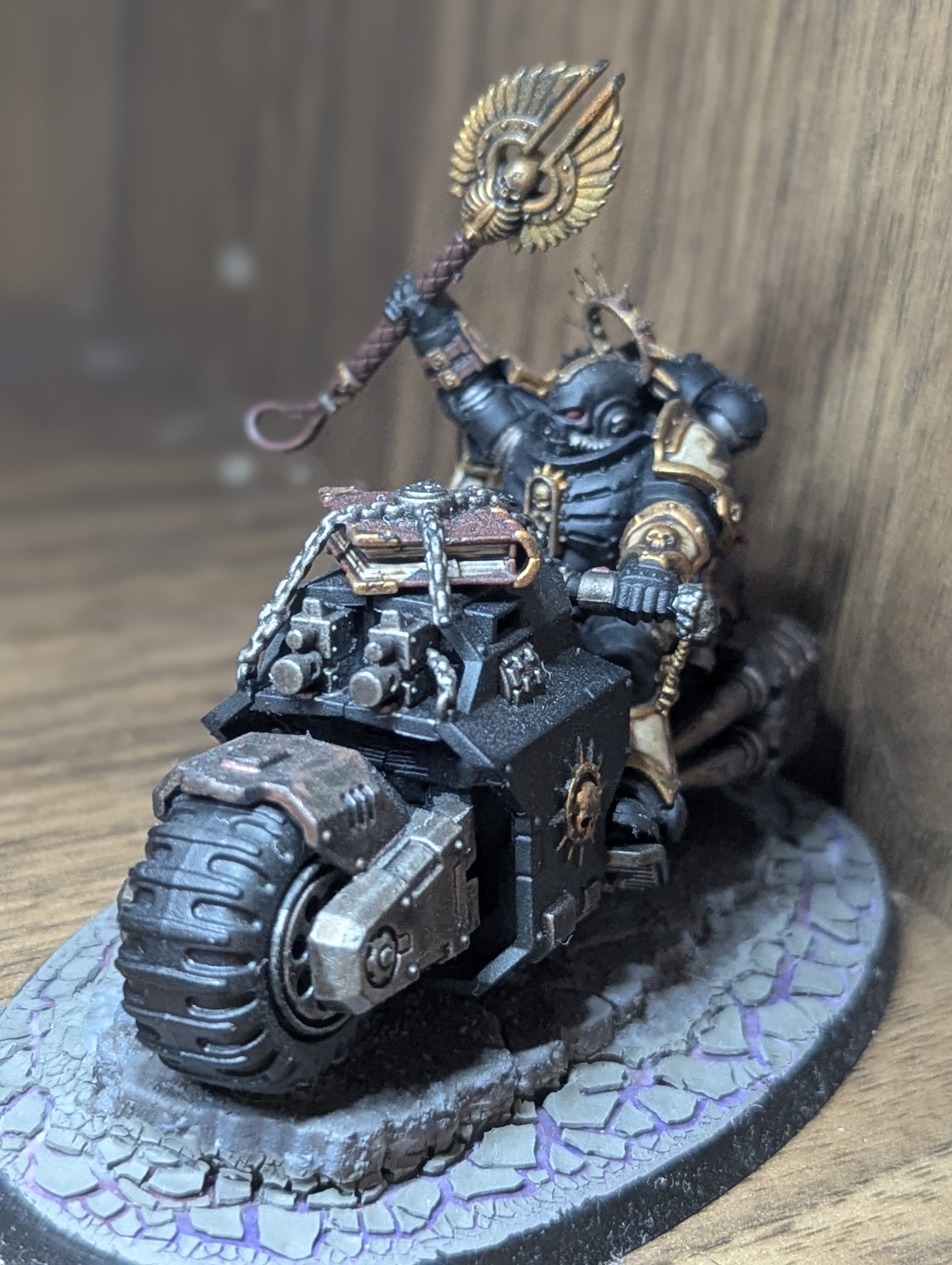 Chapelain Space Marine à Moto peint par tenchi